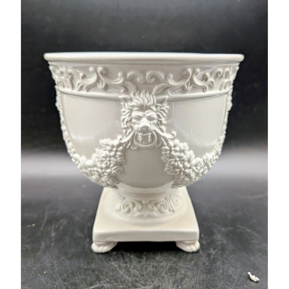 Mottahedeh Italy White Porcelain Lion Head Cachepot Planter Museum Reproduction
